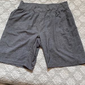 Lululemon Mens shorts (L)